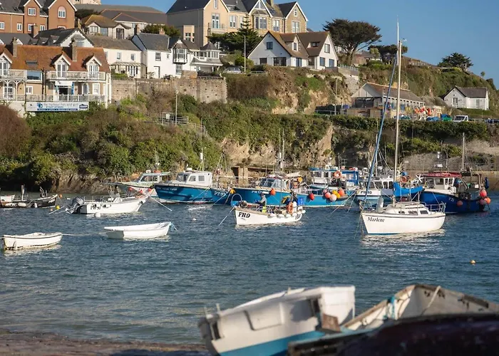 Spacious Flat Sea Views & Private Parking Fistral