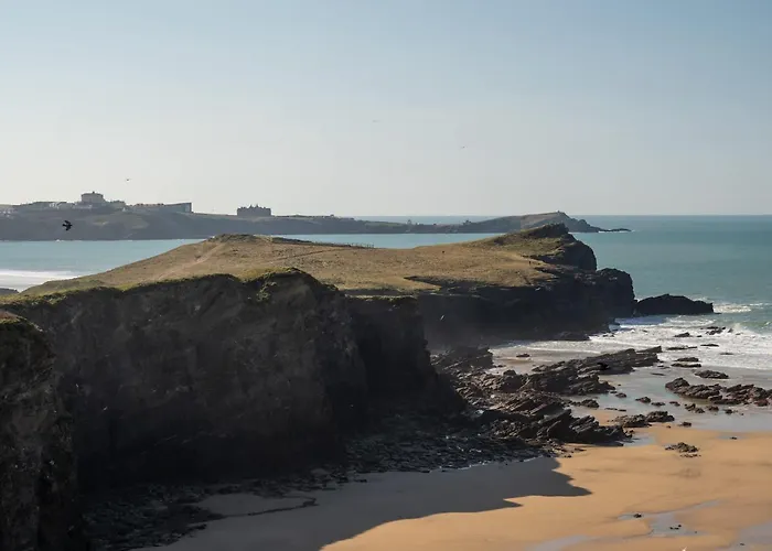 Spacious Flat Sea Views & Private Parking Fistral