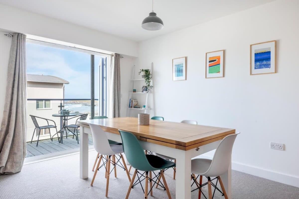 Spacious Flat Sea Views & Private Parking Fistral Apartment Newquay (Cornwall)