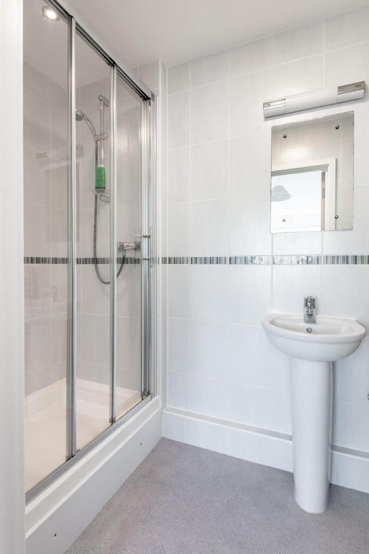 Spacious Flat Sea Views & Private Parking Fistral Newquay (Cornwall)