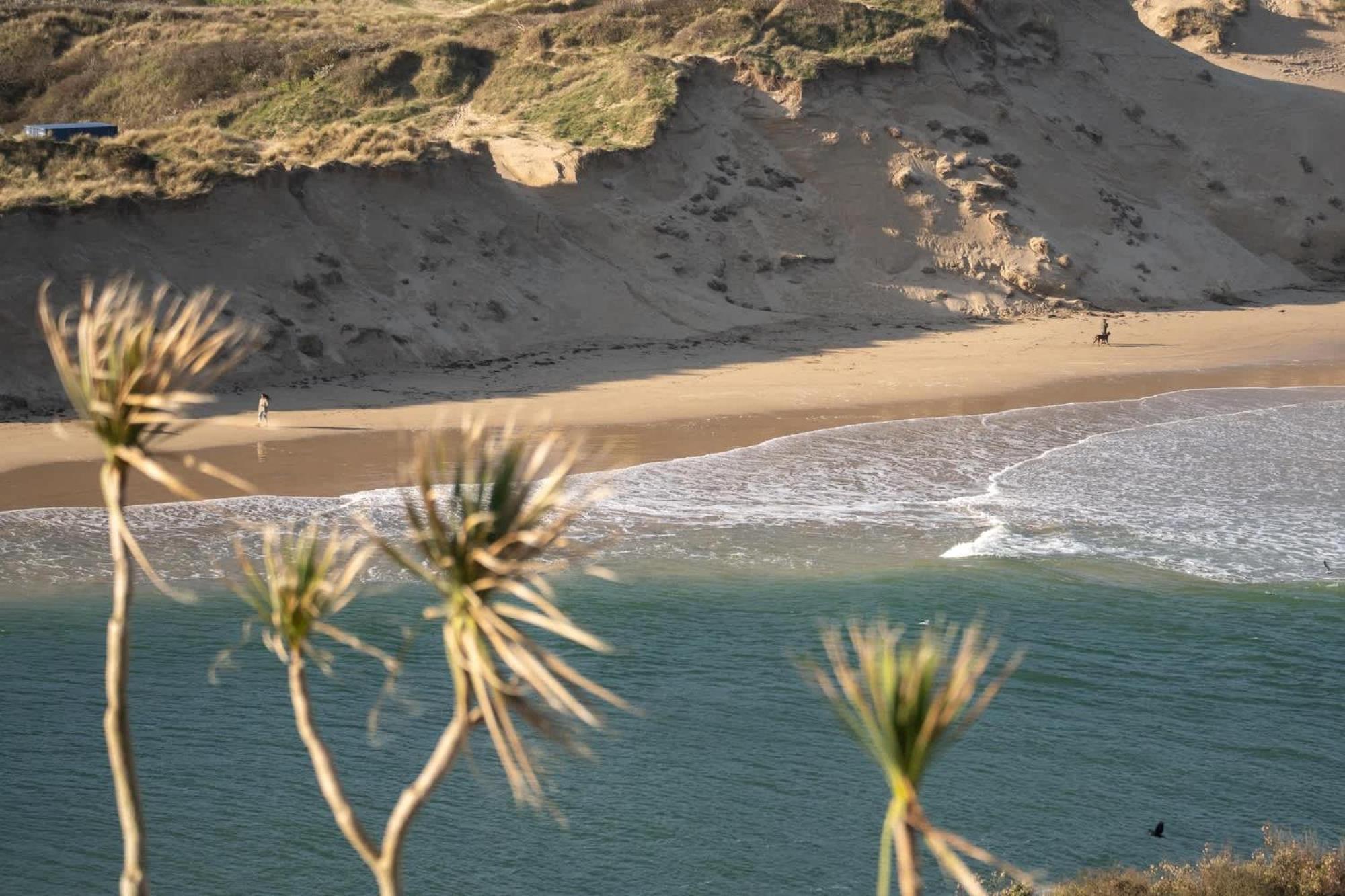 Spacious Flat Sea Views & Private Parking Fistral